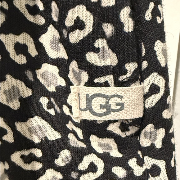 UGG Women's Black and White cheetah Robe new xs oversized - Picture 8 of 9
